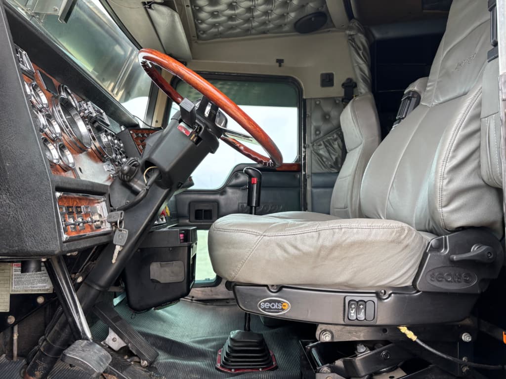 2000 Kenworth 