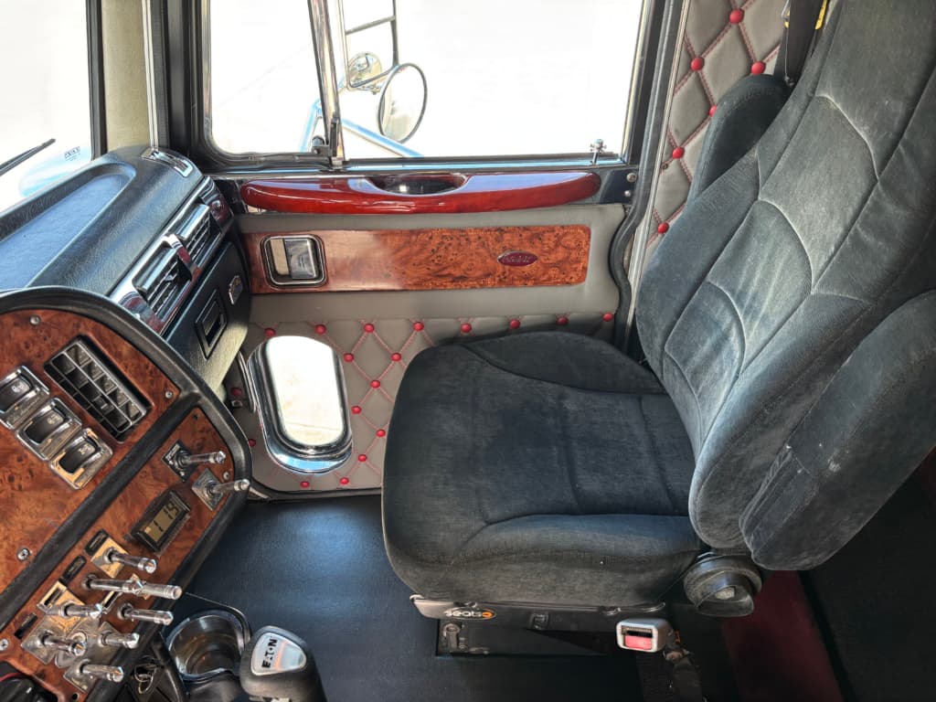 2004 Peterbilt 