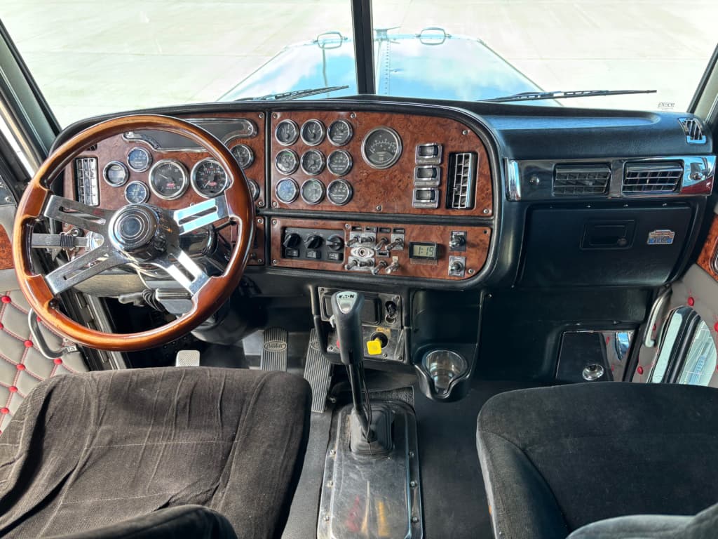 2004 Peterbilt 