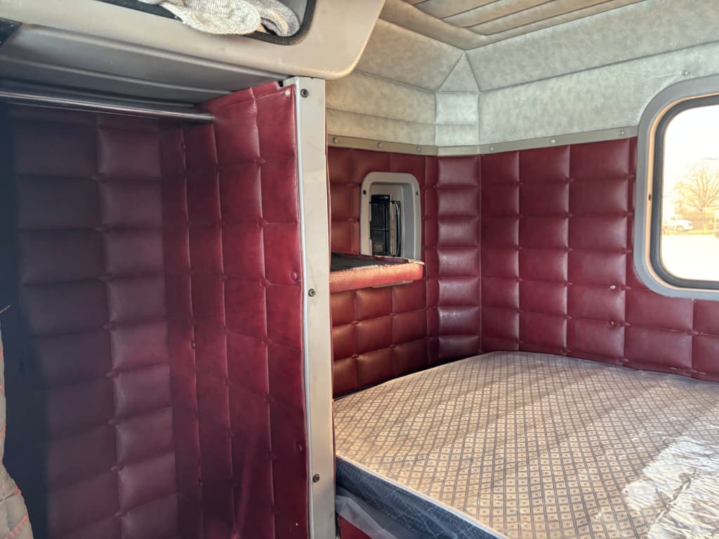 2004 Peterbilt 
