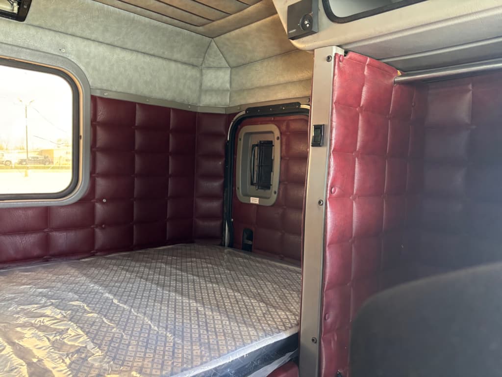 2004 Peterbilt 