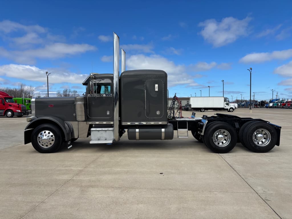 2004 Peterbilt 