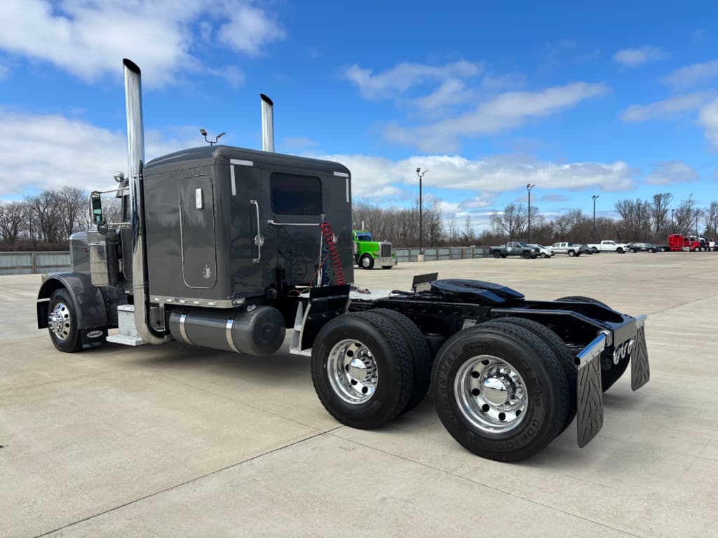 2004 Peterbilt 