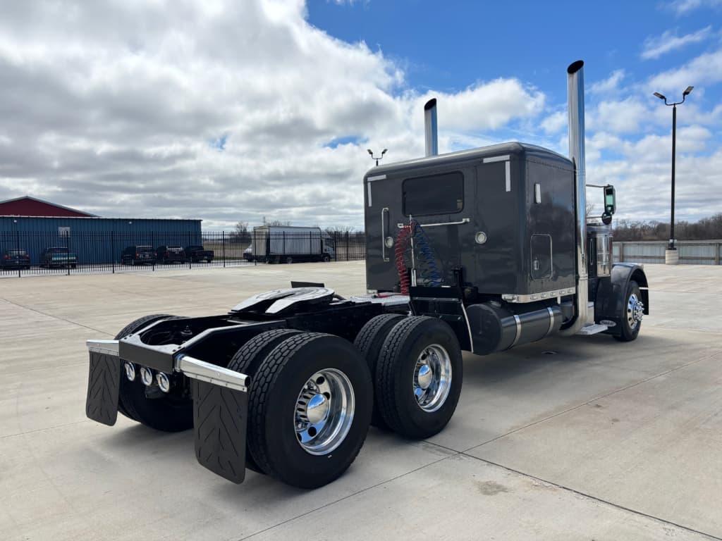 2004 Peterbilt 