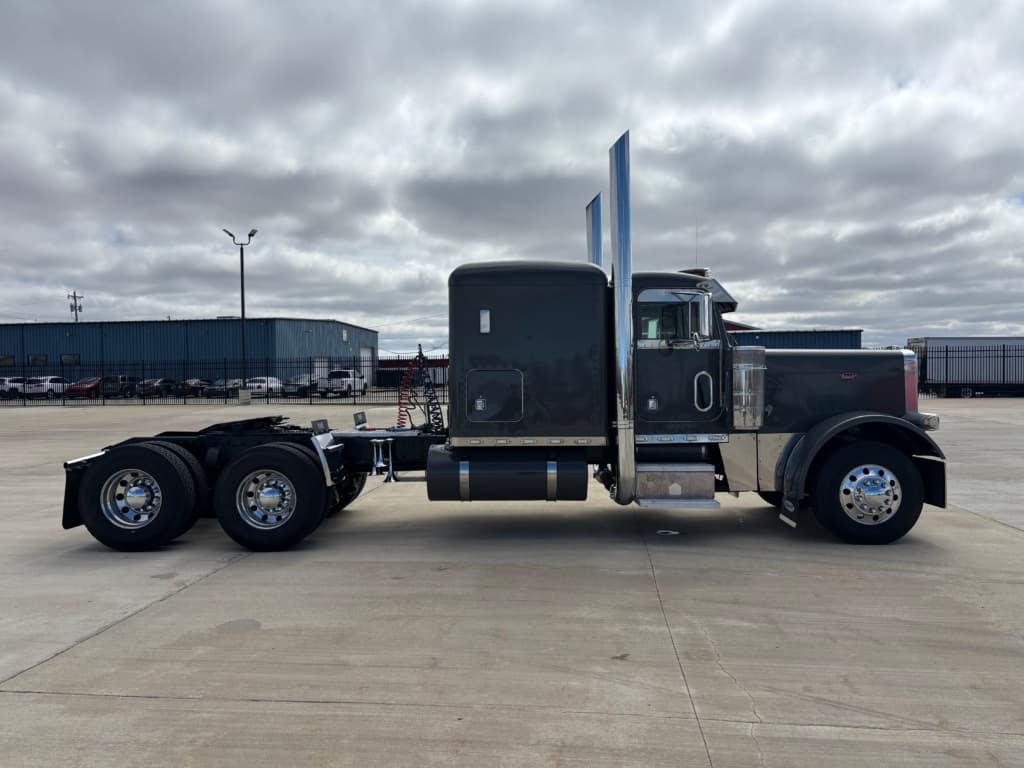 2004 Peterbilt 