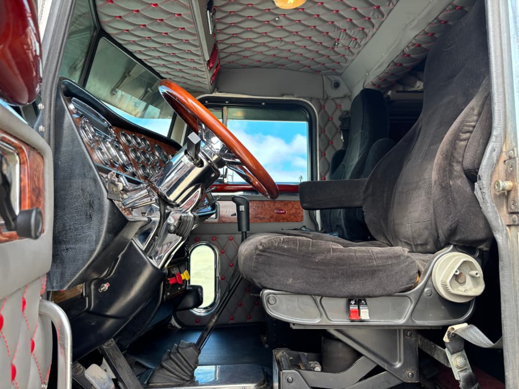 2004 Peterbilt 